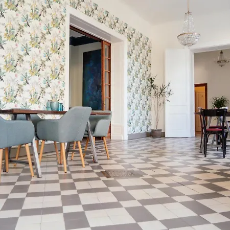 Chateau Destinee Nocleg ze śniadaniem 4*