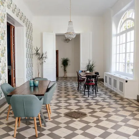 לינה וארוחת בוקר Chateau Destinee