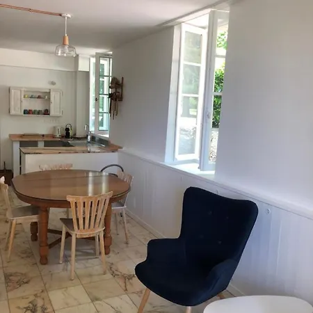 Chateau Destinee Nocleg ze śniadaniem 4*