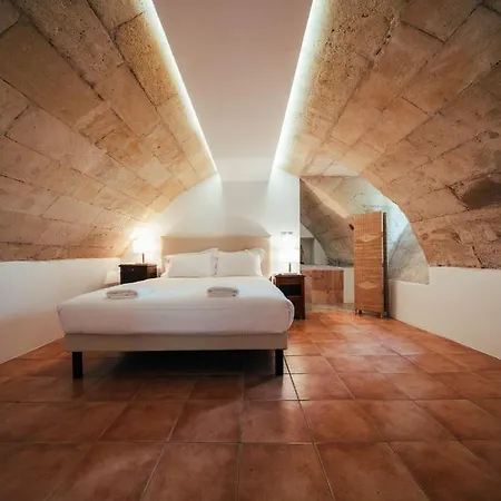 Chateau Destinee לינה וארוחת בוקר 4*