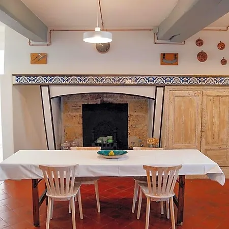 Chateau Destinee לינה וארוחת בוקר 4*