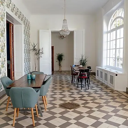 לינה וארוחת בוקר Chateau Destinee Saint-Seurin-de-Prats