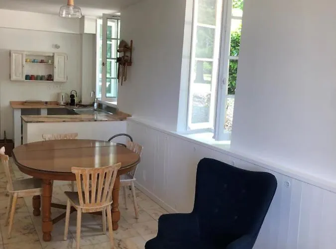 Chateau Destinee Bed & Breakfast 4*